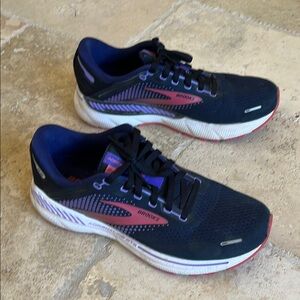 Brooks Women's Adrenaline GTS 22 Supportive Running Shoe